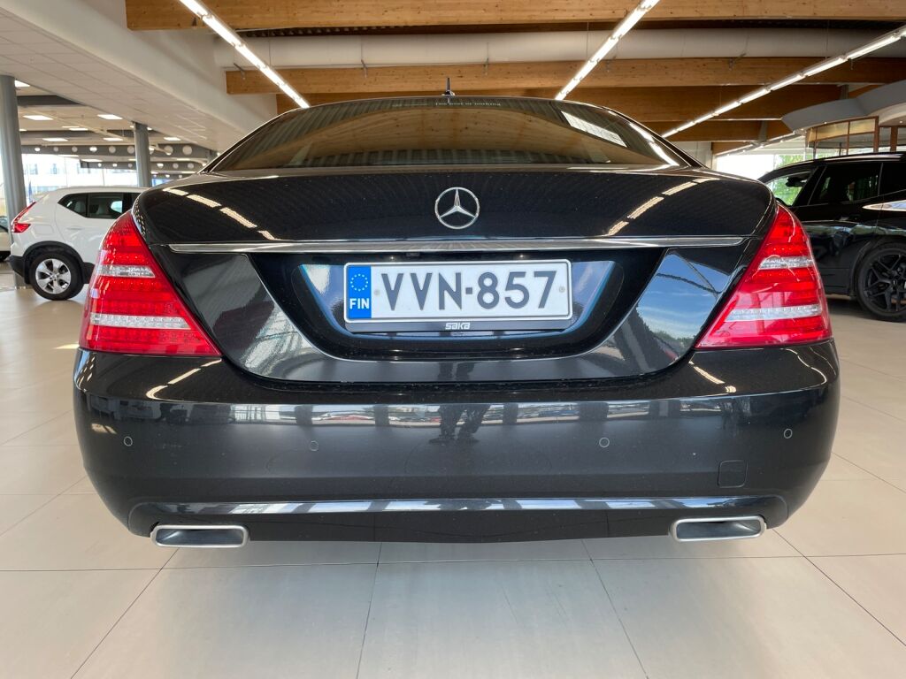 Mercedes-Benz S 2011 Metallinhohto musta (Obsidian Black)