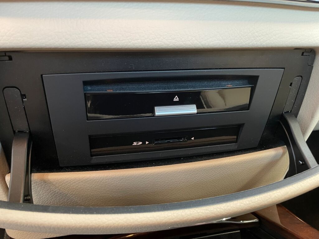 Mercedes-Benz S 2011 Metallinhohto musta (Obsidian Black)