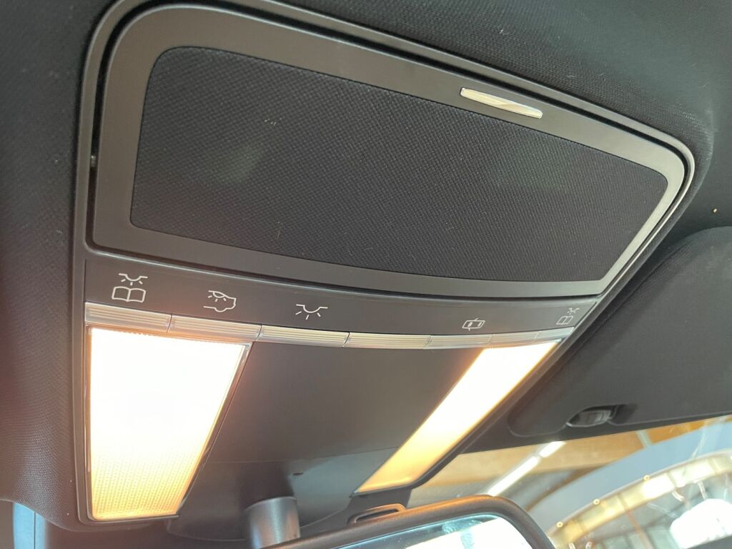 Mercedes-Benz S 2011 Metallinhohto musta (Obsidian Black)