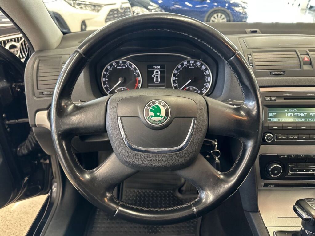 Skoda Octavia 2011 Musta