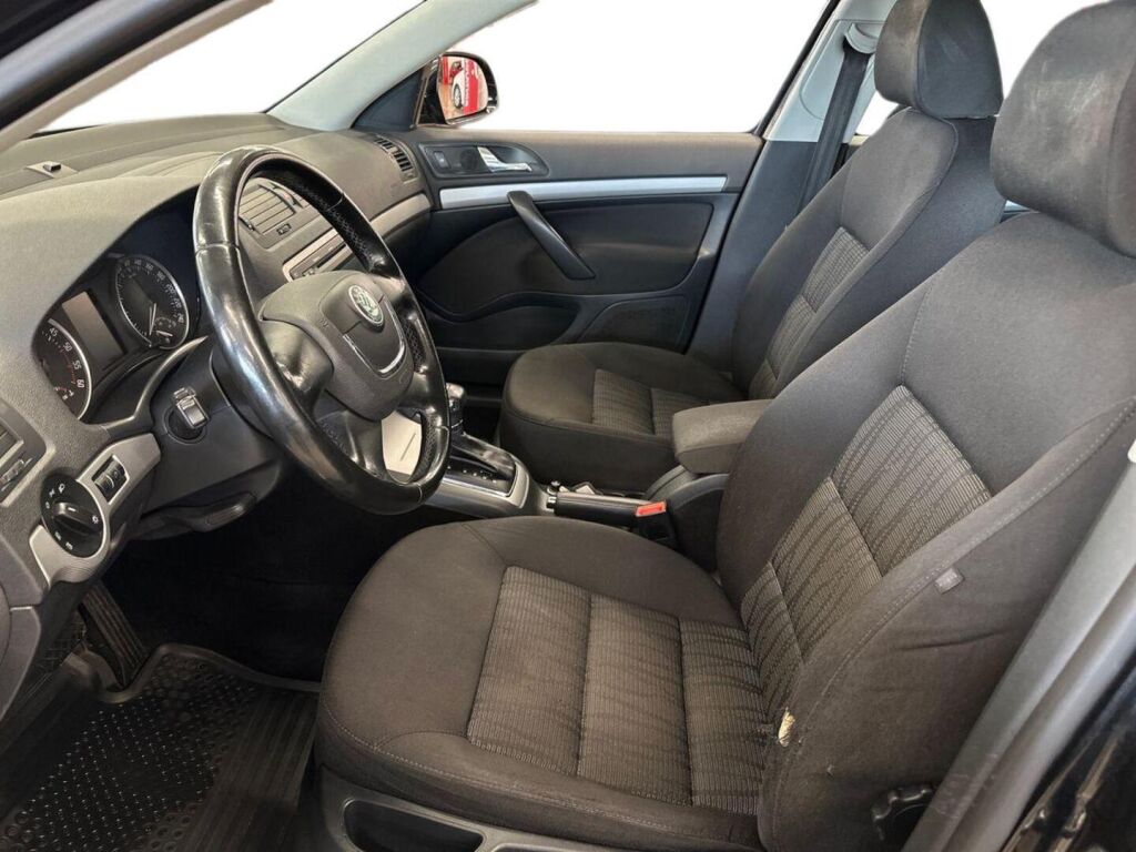 Skoda Octavia 2011 Musta