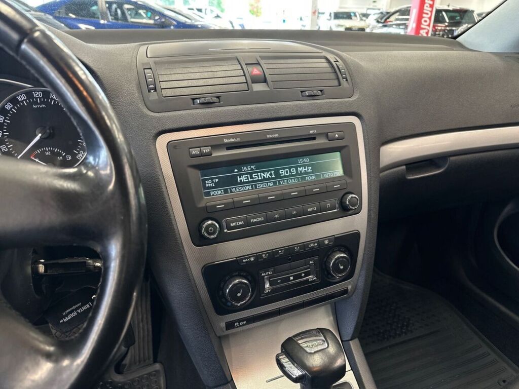 Skoda Octavia 2011 Musta