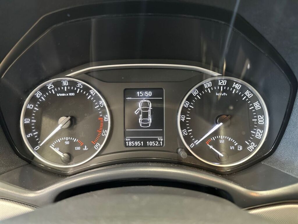 Skoda Octavia 2011 Musta