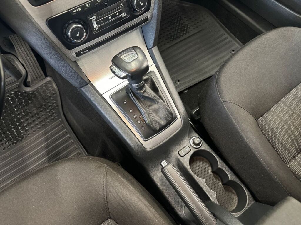 Skoda Octavia 2011 Musta