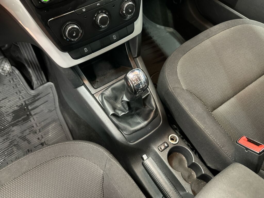 Skoda Yeti 2011 Ruskea (beige)