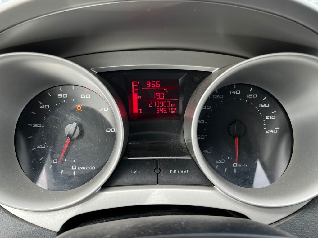 Seat Ibiza ST 2010 Punainen