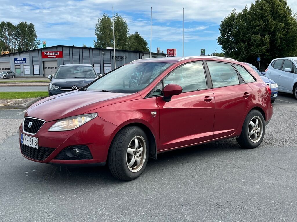 Seat Ibiza ST 2010 Punainen