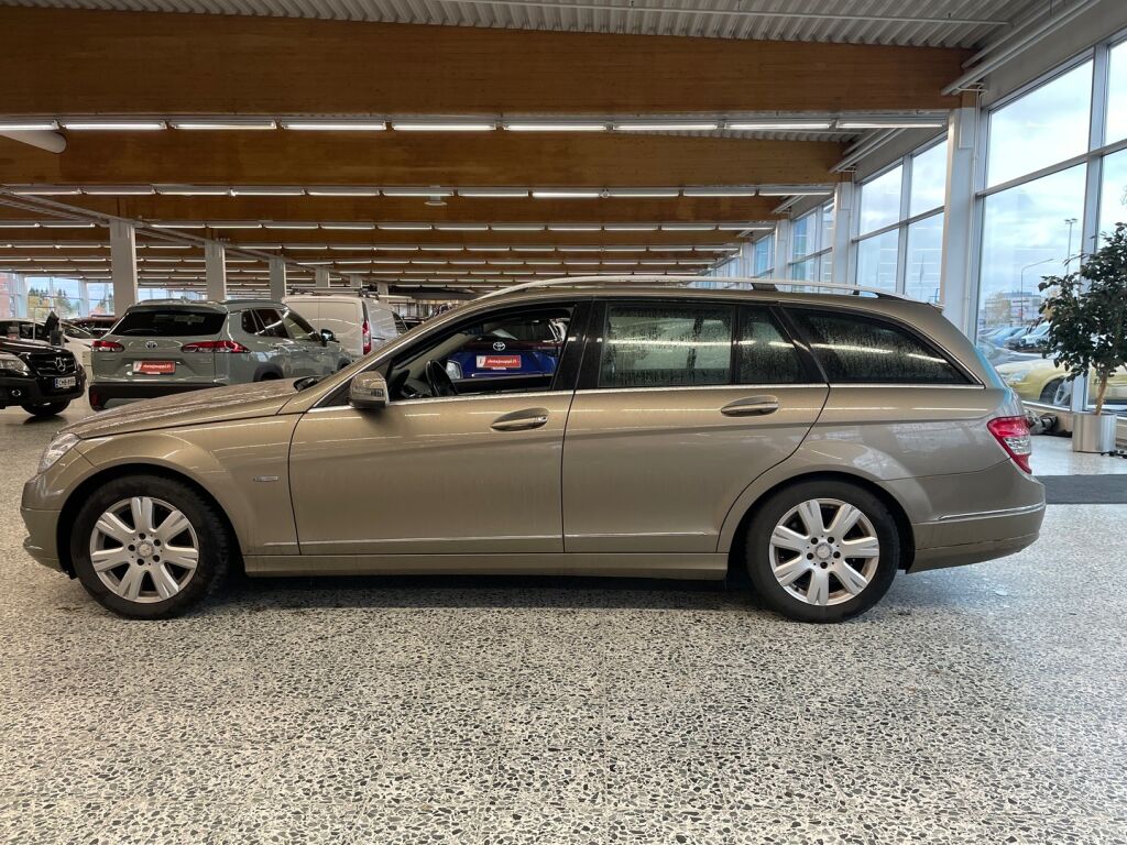 Mercedes-Benz C 2010 Ruskea (beige)