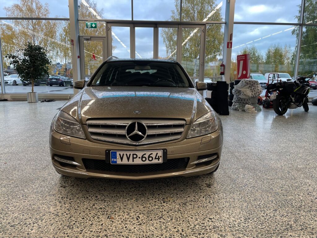 Mercedes-Benz C 2010 Ruskea (beige)