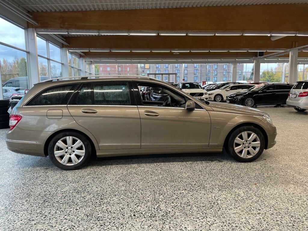 Mercedes-Benz C 2010 Ruskea (beige)