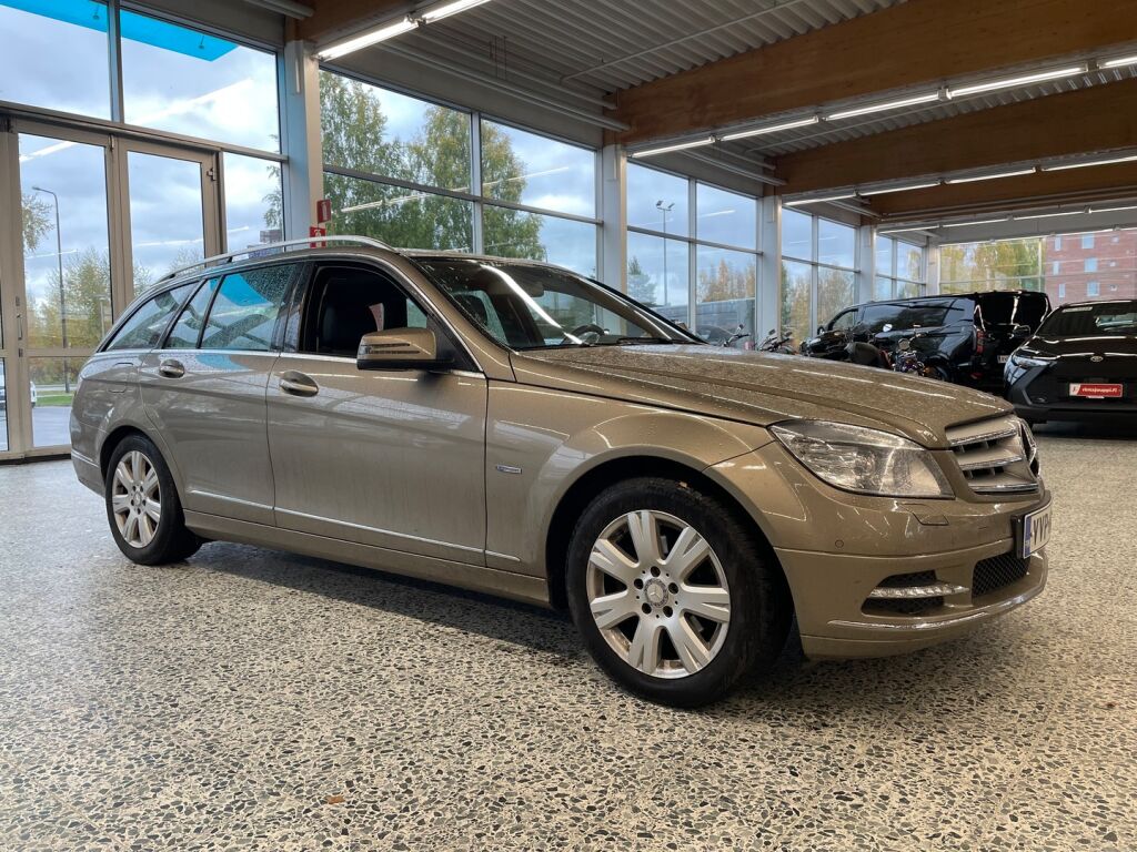 Mercedes-Benz C 2010 Ruskea (beige)