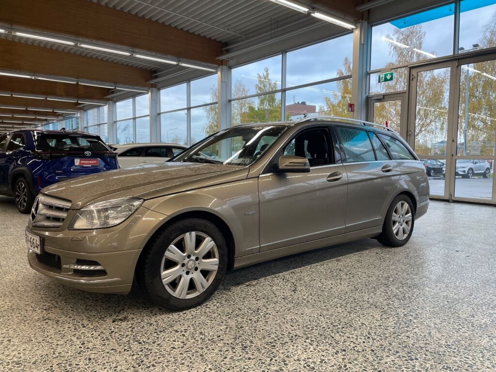 Mercedes-Benz C 2010 Ruskea (beige)