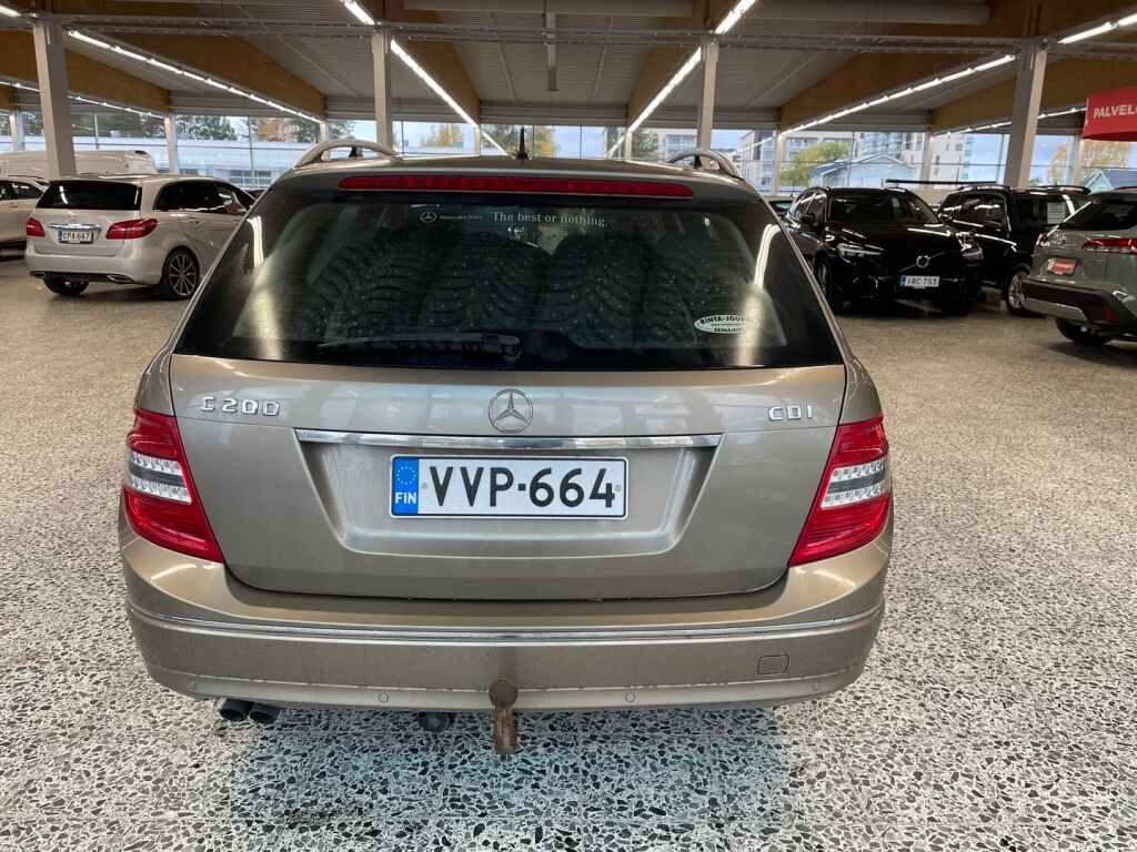 Mercedes-Benz C 2010 Ruskea (beige)