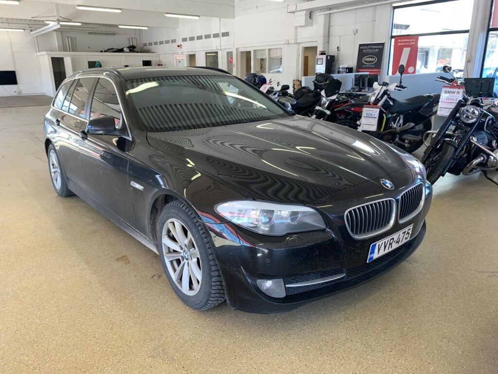 BMW 520 2010 Musta
