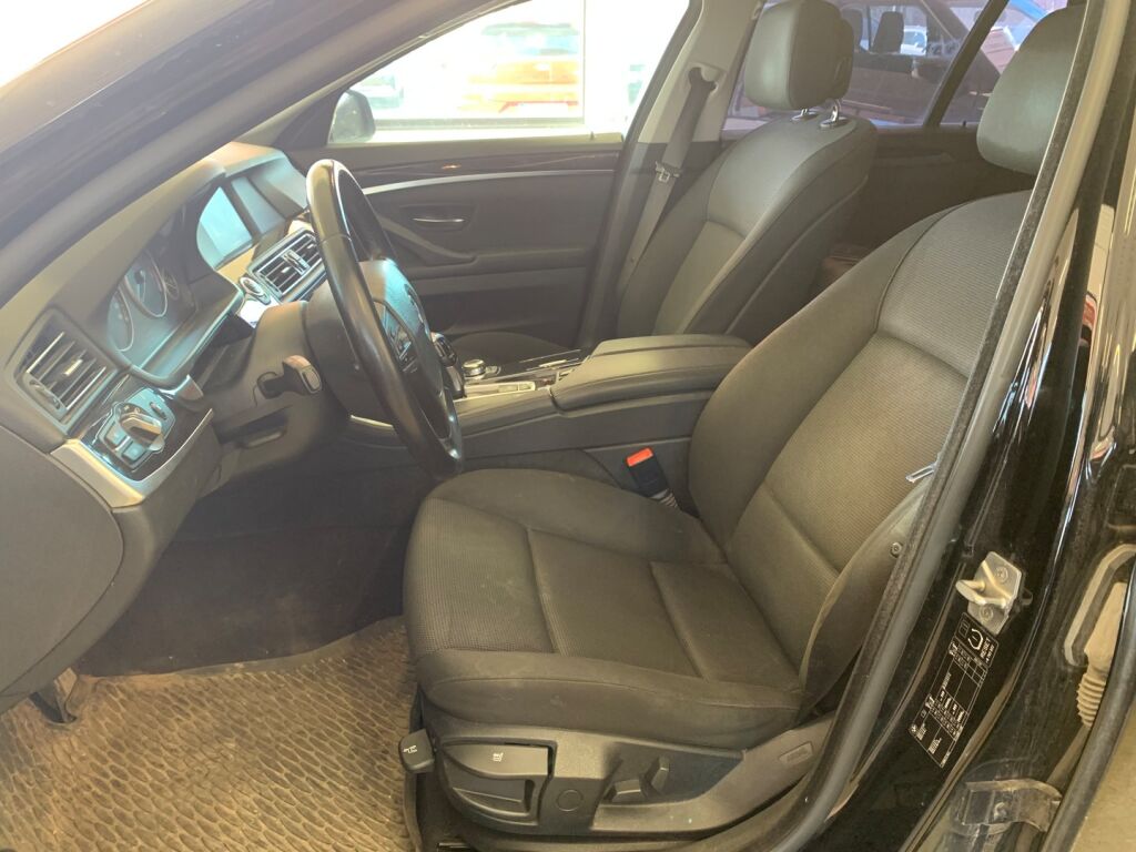 BMW 520 2010 Musta