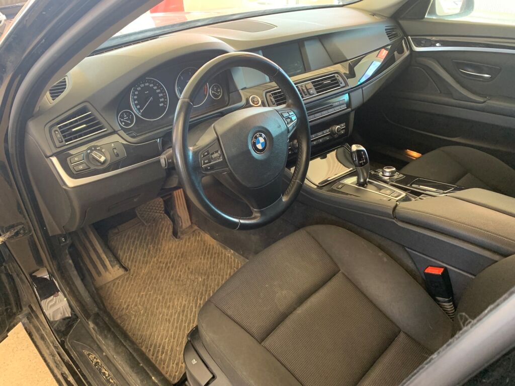 BMW 520 2010 Musta