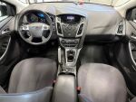 Ford Focus 2011 Musta