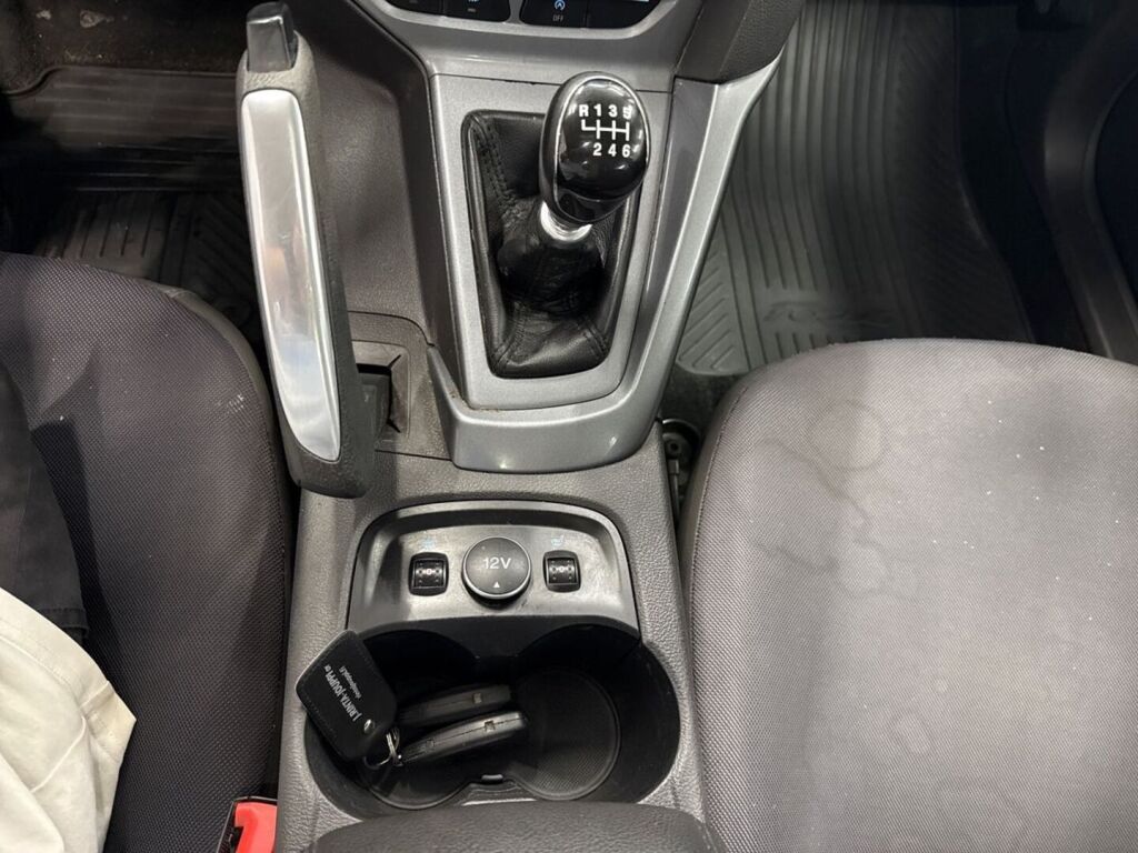 Ford Focus 2011 Musta