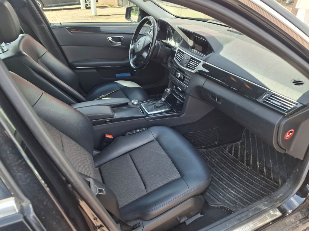 Mercedes-Benz E 2012 Musta