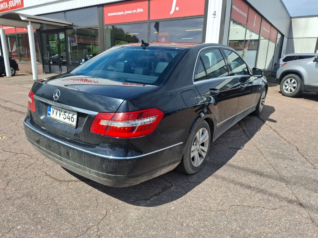 Mercedes-Benz E 2012 Musta