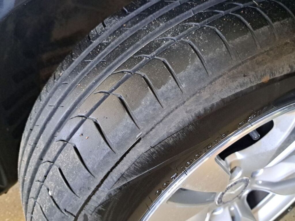 Mercedes-Benz E 2012 Musta