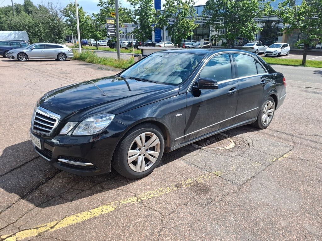 Mercedes-Benz E 2012 Musta