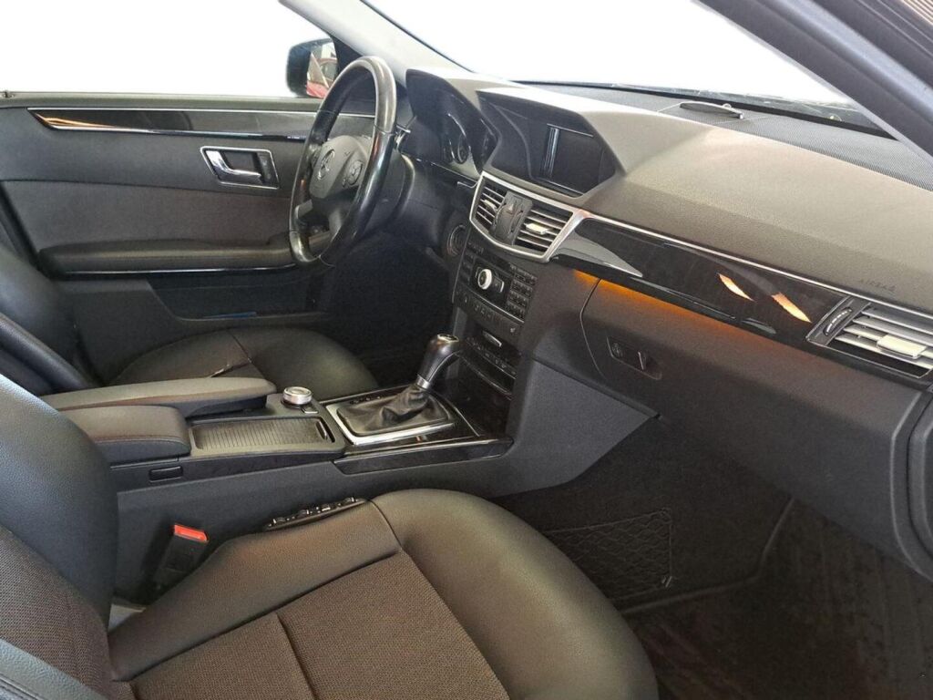 Mercedes-Benz E 2012 Musta