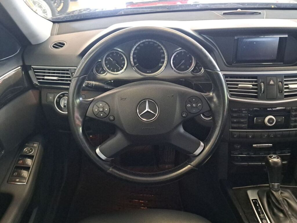 Mercedes-Benz E 2012 Musta