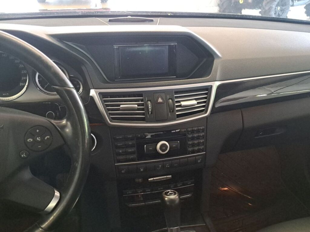 Mercedes-Benz E 2012 Musta