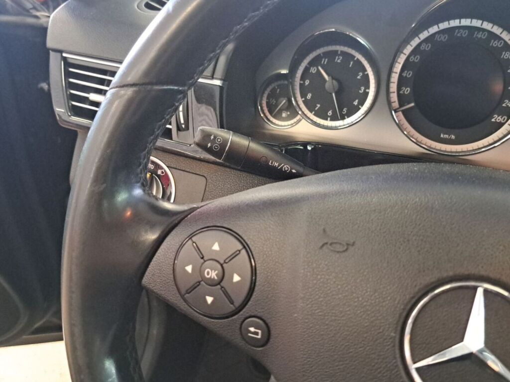 Mercedes-Benz E 2012 Musta