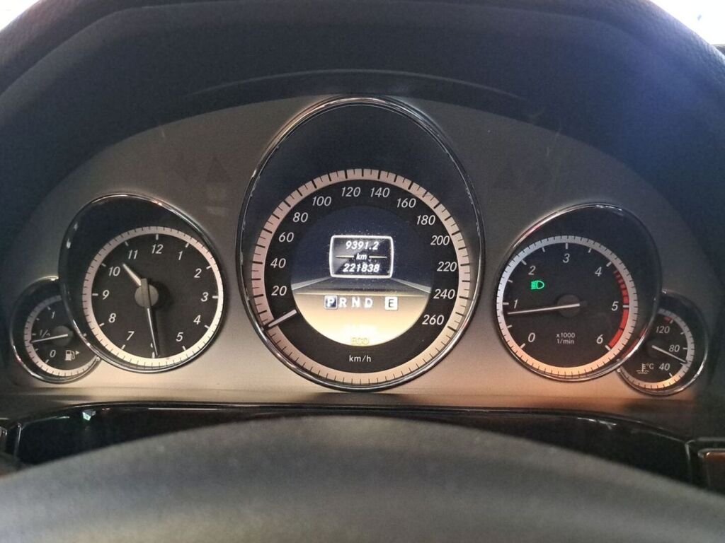 Mercedes-Benz E 2012 Musta