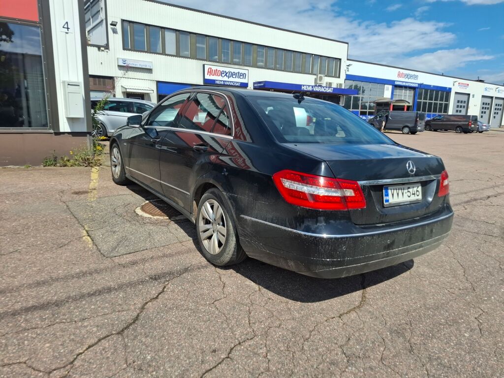 Mercedes-Benz E 2012 Musta