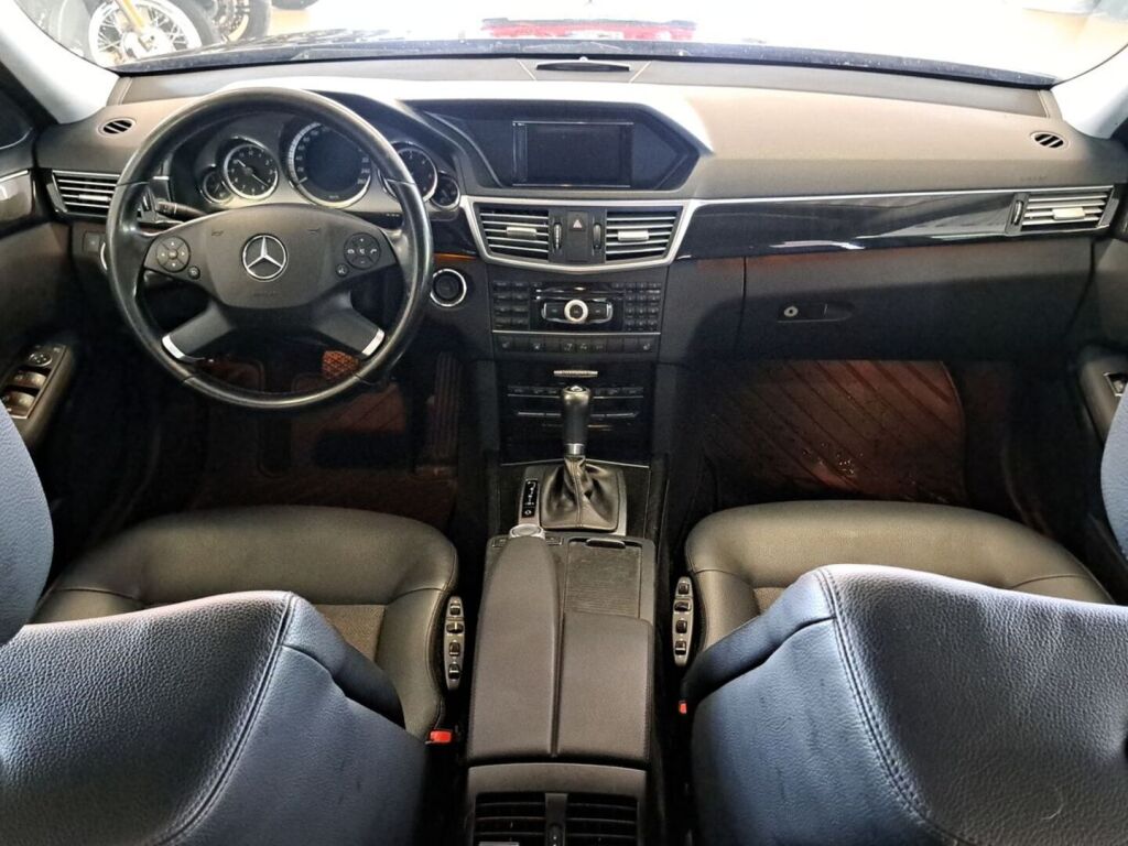 Mercedes-Benz E 2012 Musta
