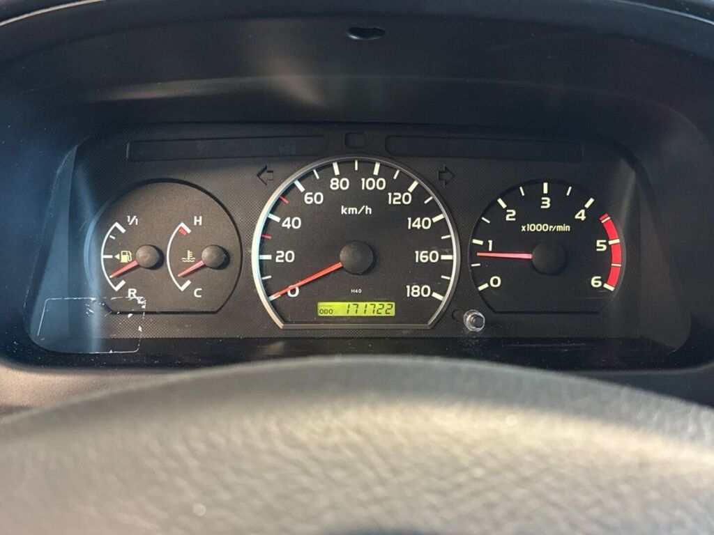 Toyota Hiace 2011 Valkoinen