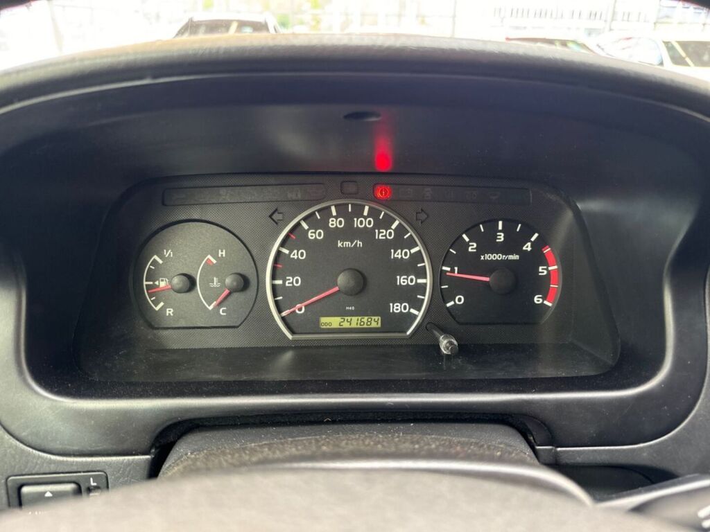 Toyota Hiace 2011 Valkoinen
