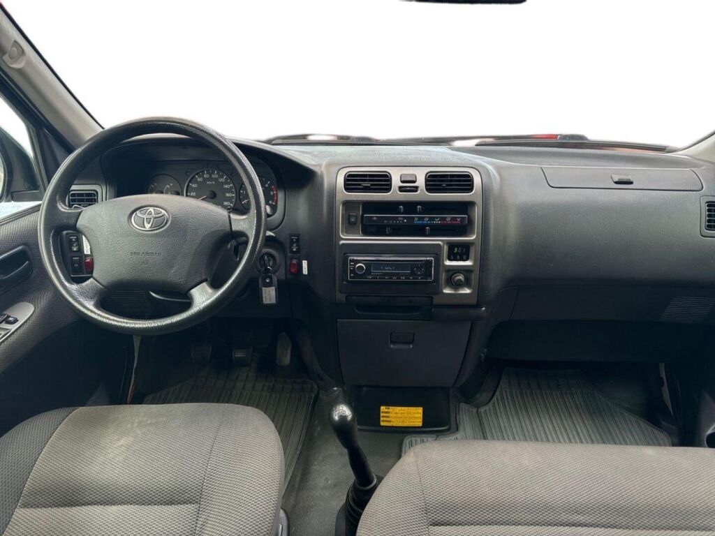 Toyota Hiace 2011 Valkoinen