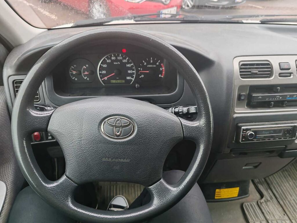 Toyota Hiace 2011 Valkoinen
