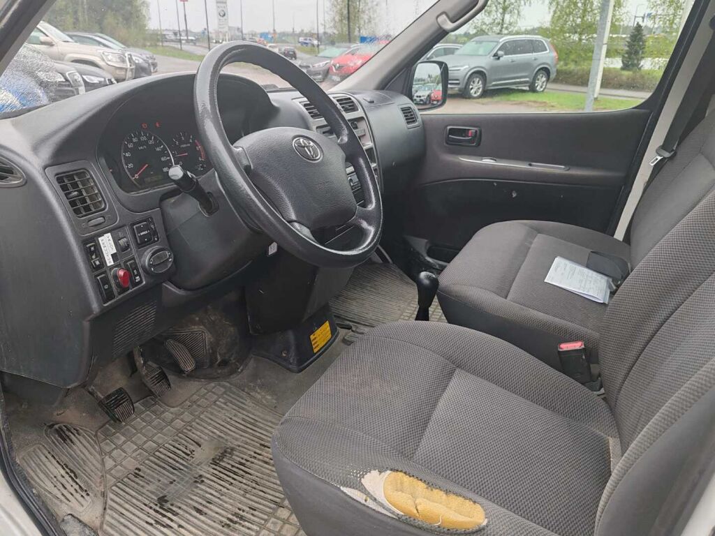 Toyota Hiace 2011 Valkoinen