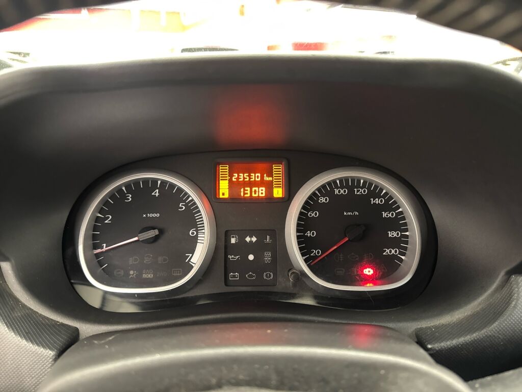 Dacia Duster 2011 Valkoinen