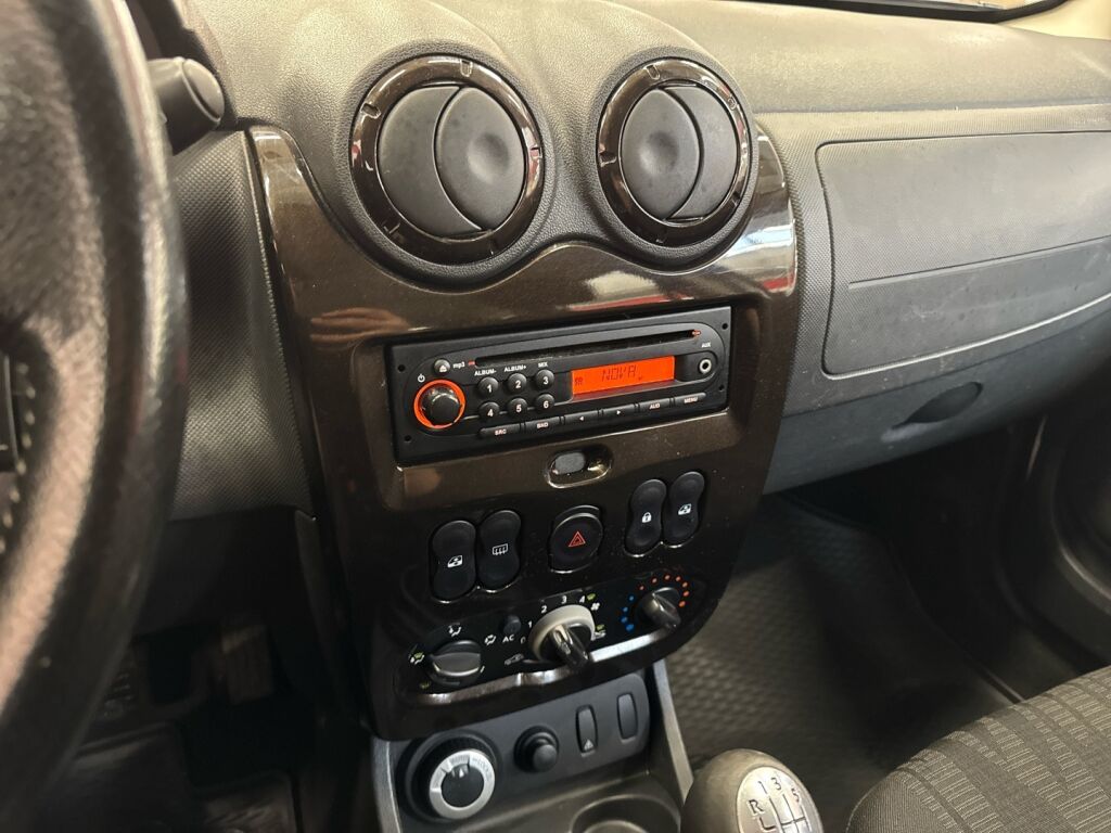 Dacia Duster 2011 Valkoinen