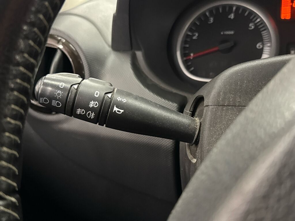 Dacia Duster 2011 Valkoinen