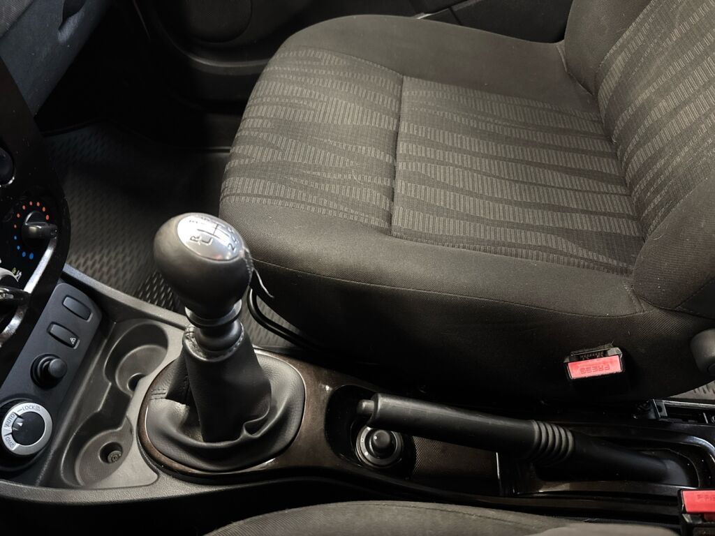 Dacia Duster 2011 Valkoinen