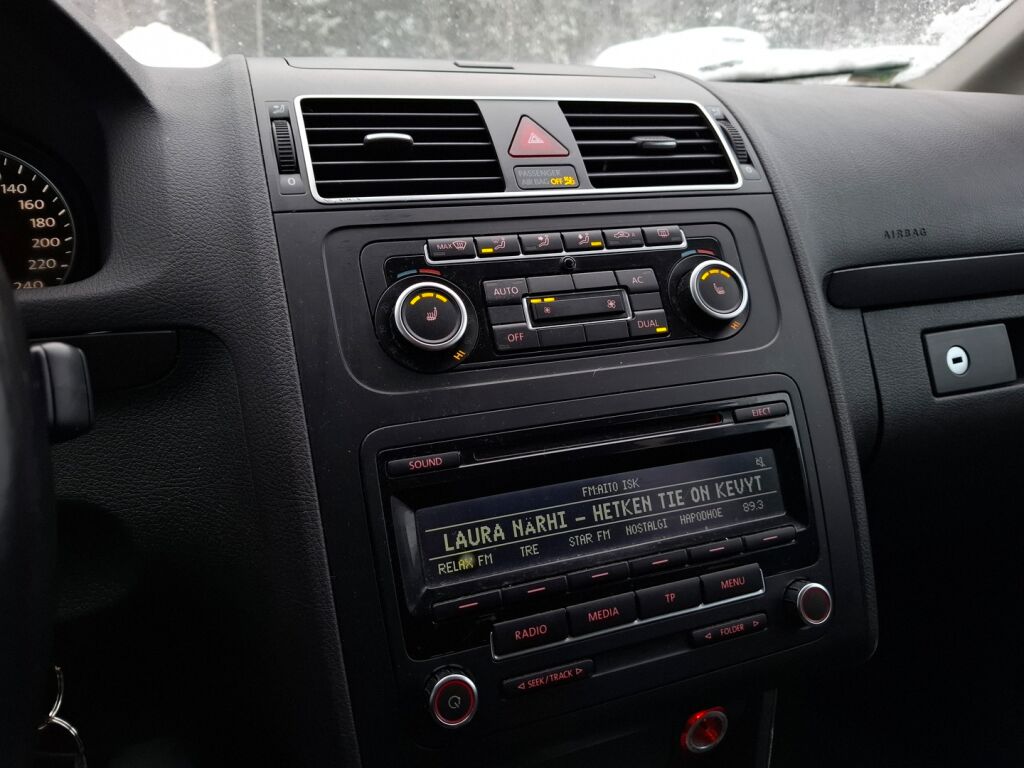 Volkswagen Touran 2012 Ruskea (beige)