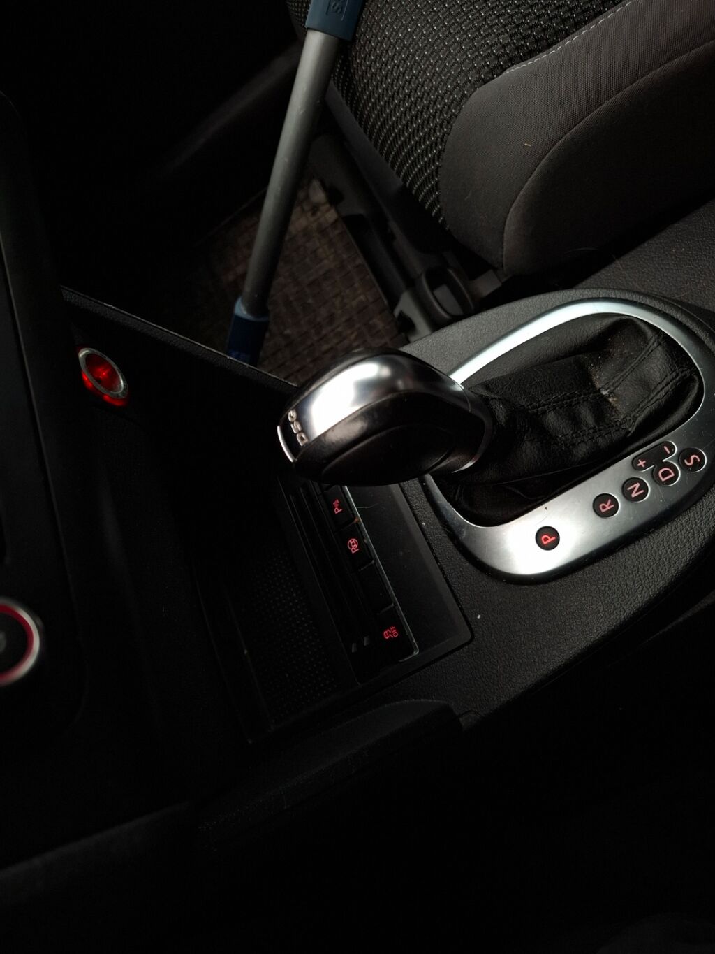 Volkswagen Touran 2012 Ruskea (beige)