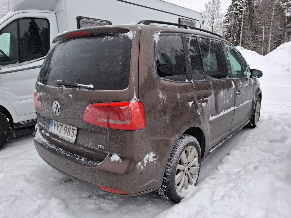 Volkswagen Touran 2012 Ruskea (beige)