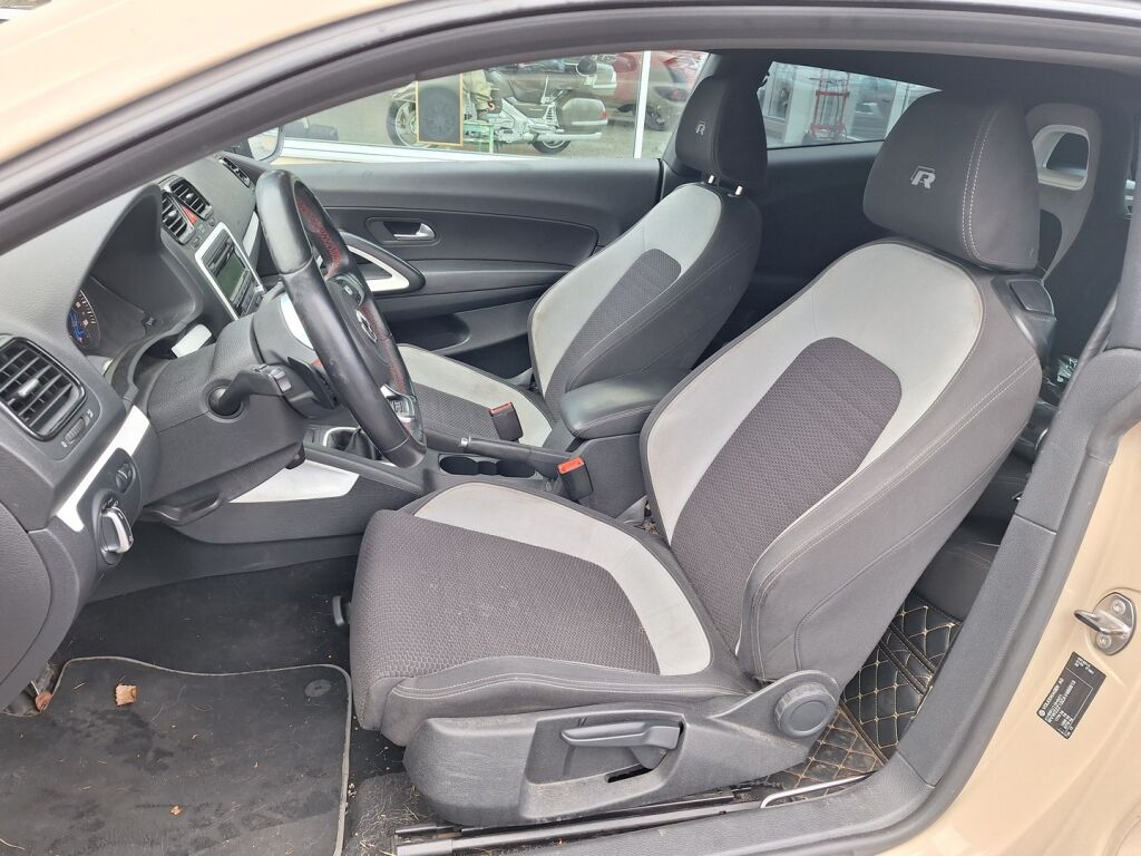 Volkswagen Scirocco 2010 Ruskea (beige)