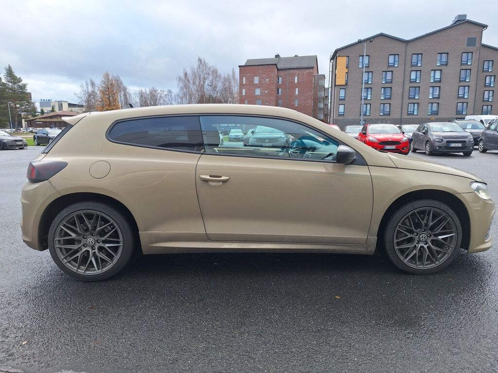 Volkswagen Scirocco 2010 Ruskea (beige)