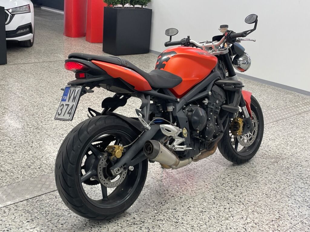 Triumph STREET TRIPLE 2010 