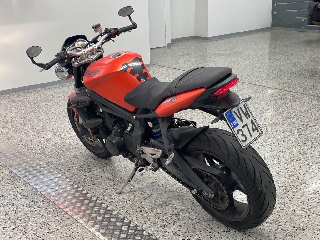Triumph STREET TRIPLE 2010 