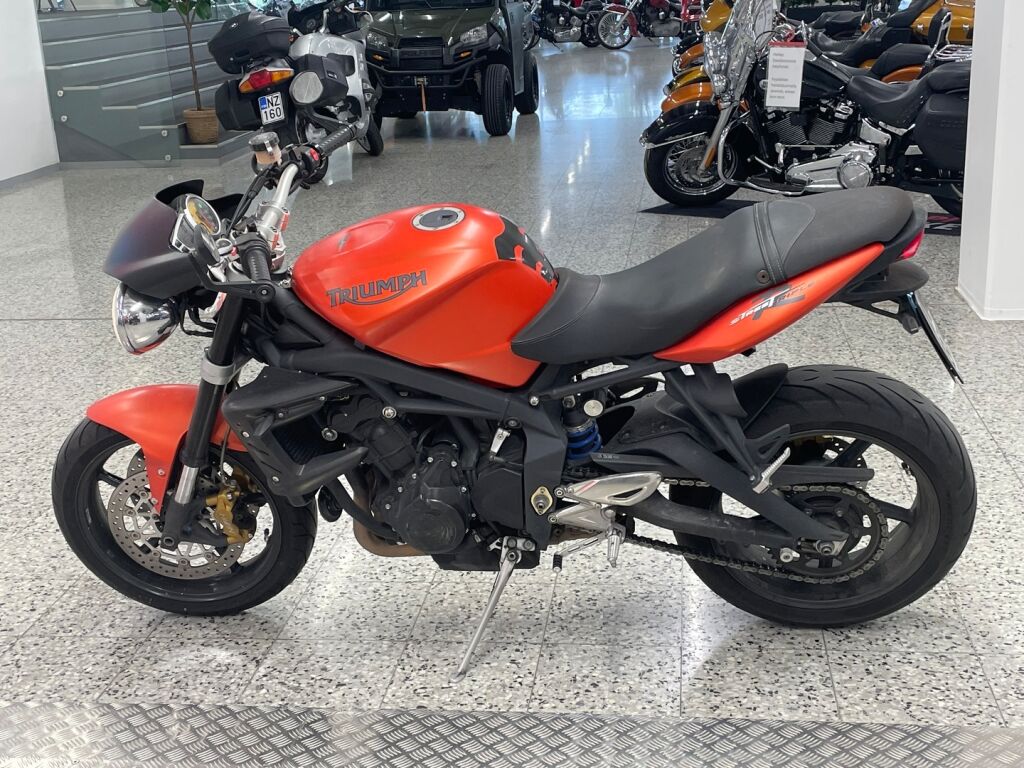 Triumph STREET TRIPLE 2010 